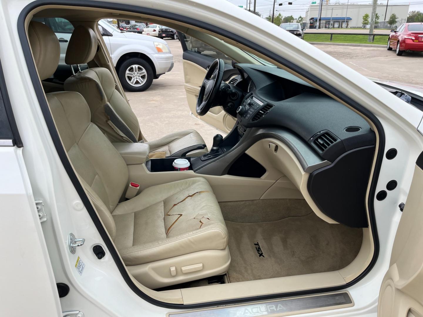 2009 white /TAN Acura TSX 5-Speed AT (JH4CU26639C) with an 2.4L L4 DOHC 16V engine, 5-Speed Automatic Overdrive transmission, located at 14700 Tomball Parkway 249, Houston, TX, 77086, (281) 444-2200, 29.928619, -95.504074 - Photo#11